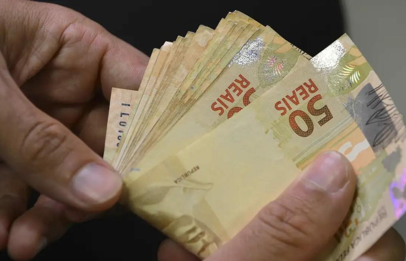 Em análise com 27 moedas, real foi a 2ª com maior perda em 2024